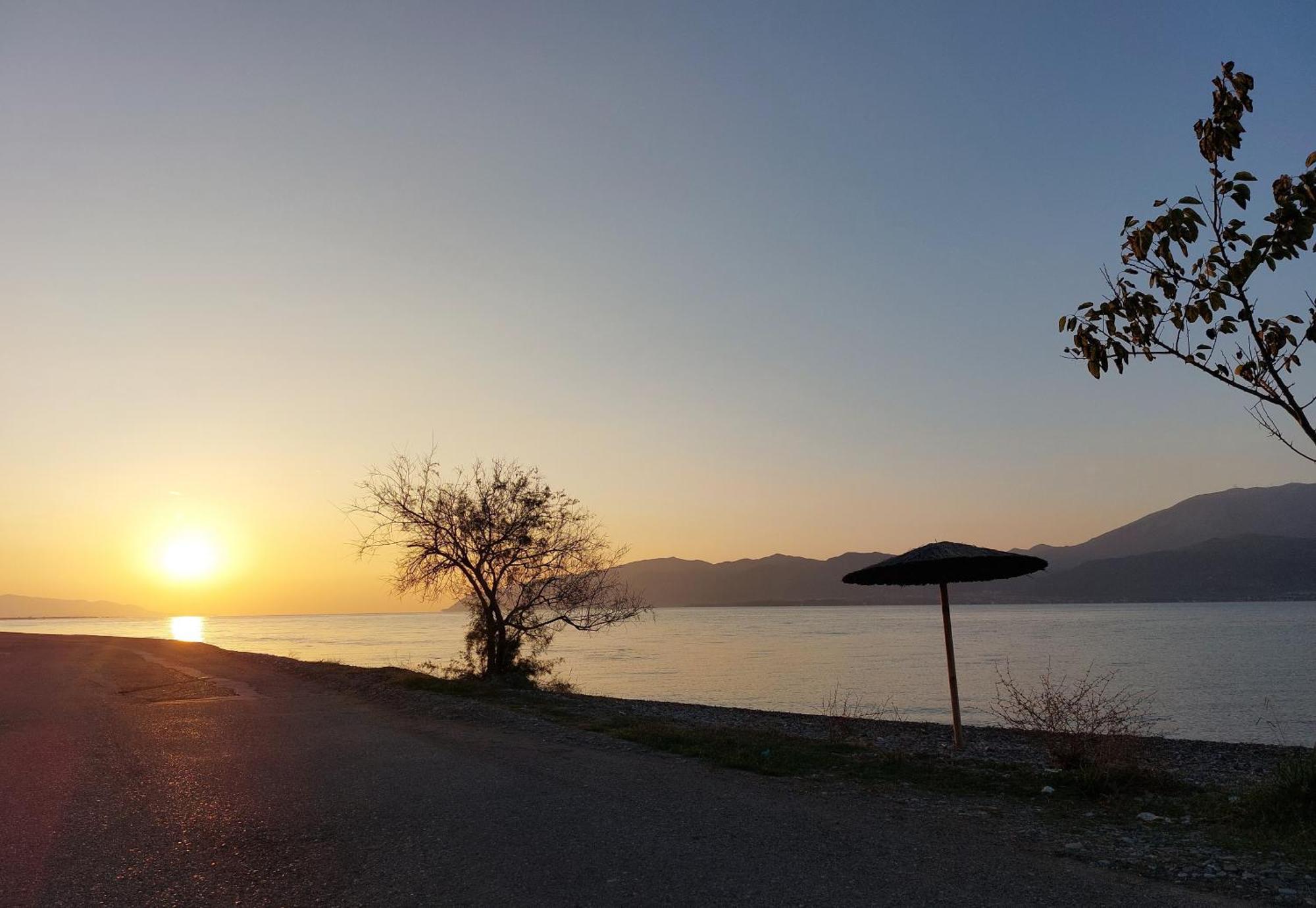 Santa Domenica Nafpaktos - Rooms And Apartments By The Sea Esterno foto