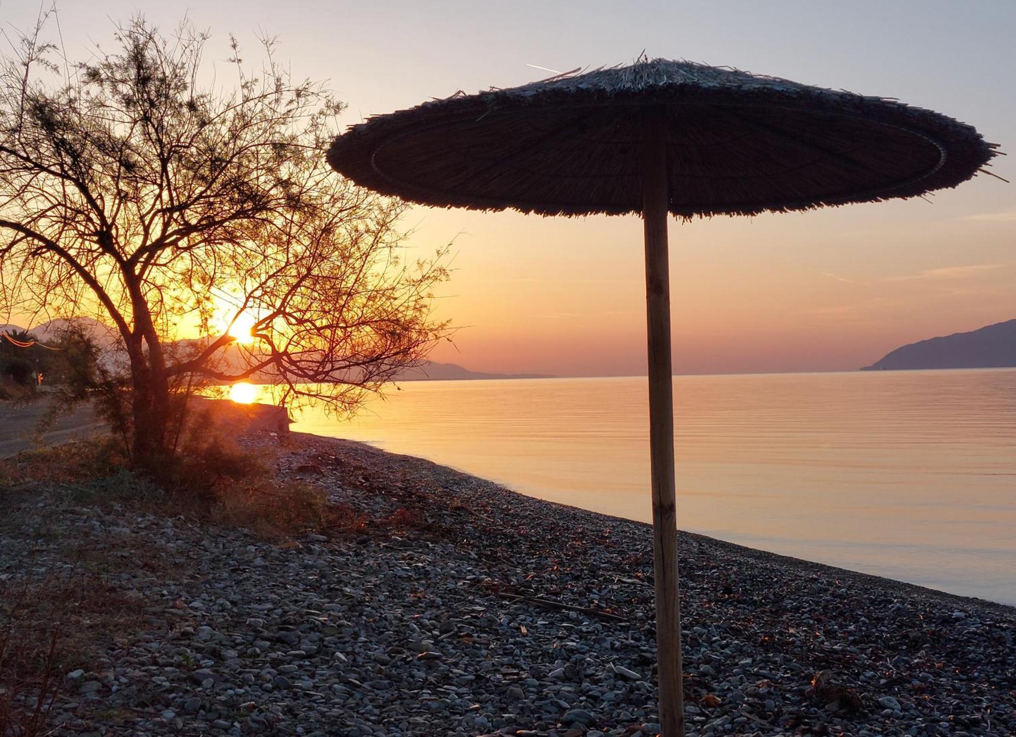 Santa Domenica Nafpaktos - Rooms And Apartments By The Sea Esterno foto